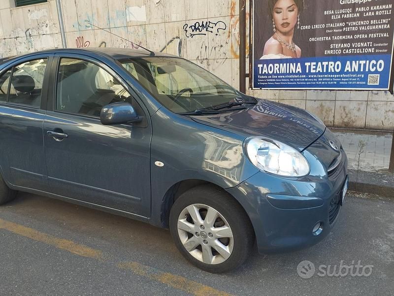 Gebraucht Nissan Micra Tekna 80 PS (58 kW) 2012 Grau Kleinwagen