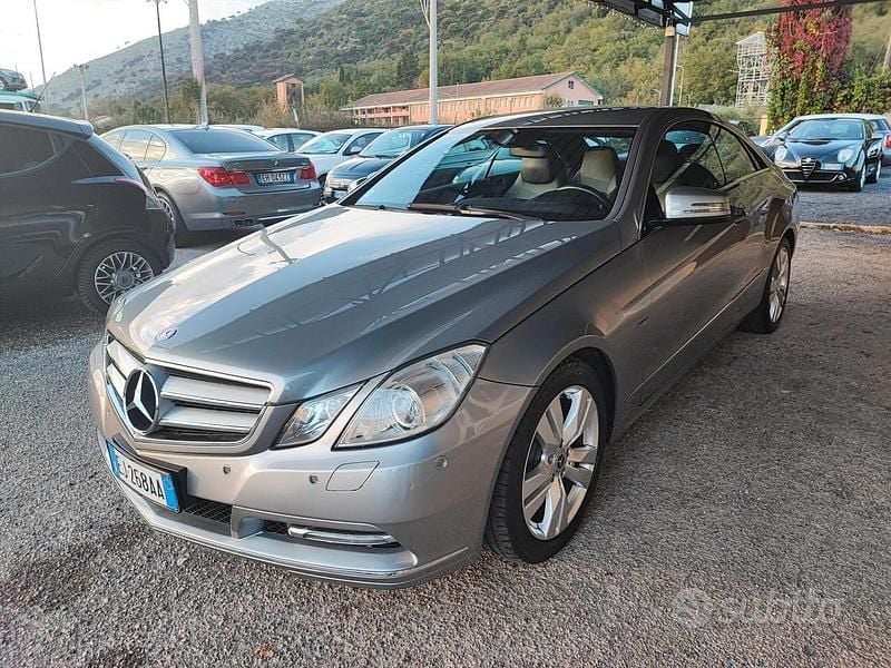 Grigio Usata 2011 Mercedes E220 Executive Coupé | 9500 € (Ottimo prezzo) - Immagine 1/4