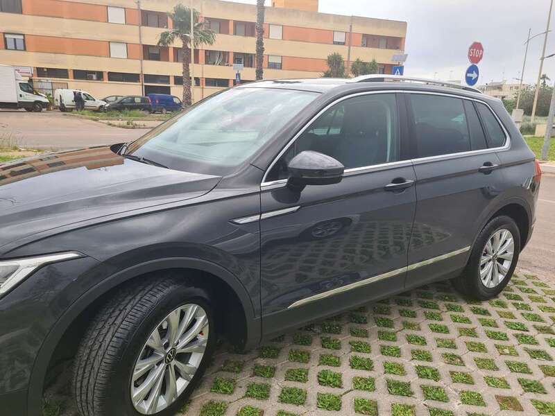 Grigio Usata 2022 VW Tiguan Life SUV | 22.500 € (Super prezzo) - Immagine 1/4