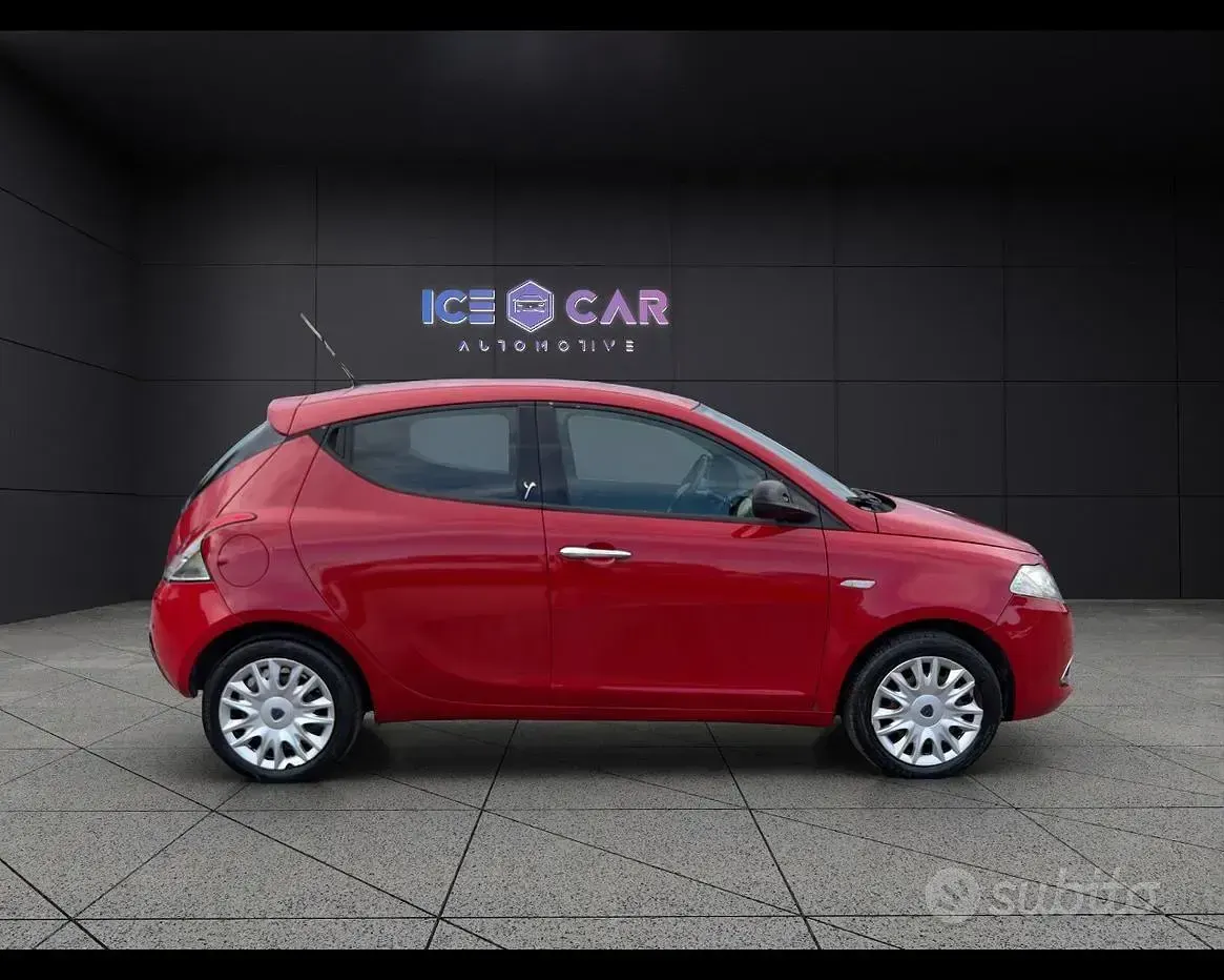 Usata Lancia Ypsilon Gold 69 CV (50 kW) 2015 Rosso Utilitaria