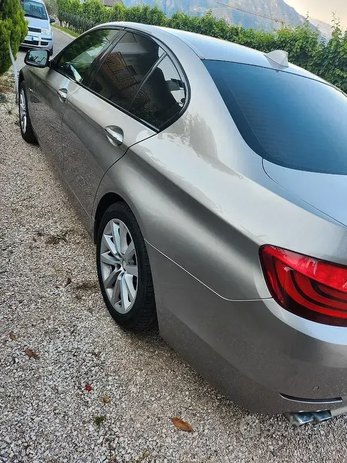 Usata BMW 530 258 CV (189 kW) 2011 Giallo Station wagon