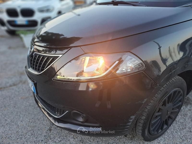 Usata Lancia Ypsilon Silver 69 CV (50 kW) 2022 Nero Utilitaria