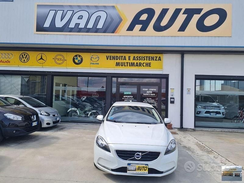 Usata Volvo V40 R-Design 116 CV (85 kW) 2014 Bianco Station wagon