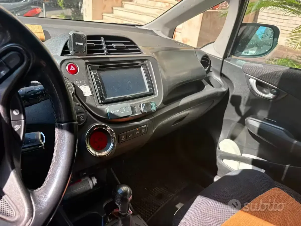Usata Honda Jazz 99 CV (72 kW) 2015 Grigio Utilitaria