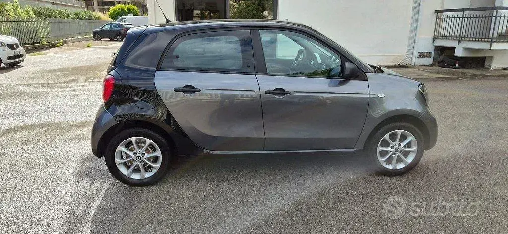 Usata Smart ForFour 71 CV (52 kW) 2017 Grigio Utilitaria