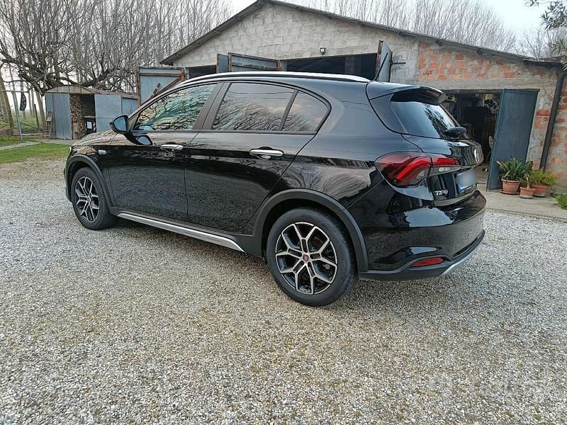 Usata Fiat Tipo Cross 131 CV (96 kW) 2023 Nero Berlina