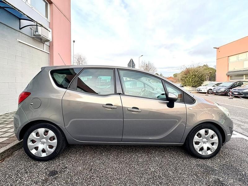 Usata Opel Meriva 95 CV (69 kW) 2012 Grigio Monovolume