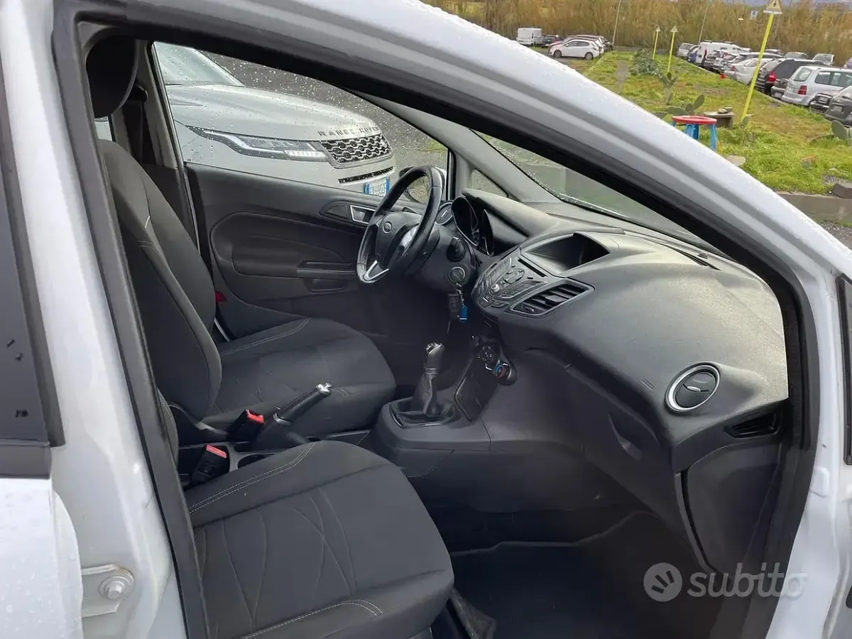 Usata Ford Fiesta 75 CV (55 kW) 2017 Bianco Berlina