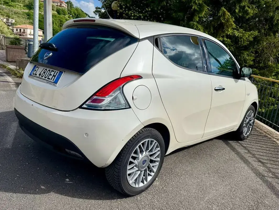 Usata Lancia Ypsilon S 95 CV (69 kW) 2011 Bianco Utilitaria