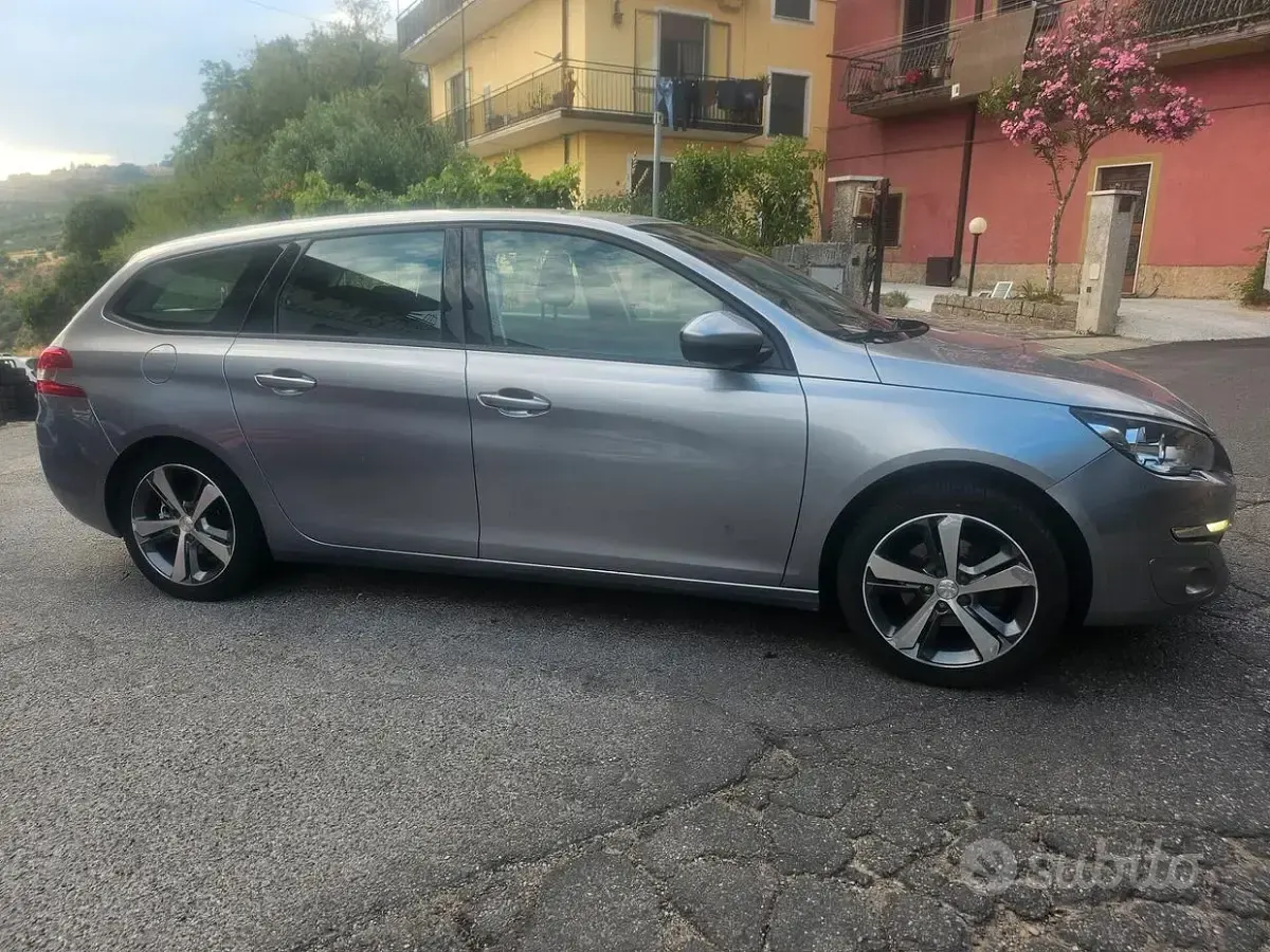 Usata Peugeot 308 Business-Line 120 CV (88 kW) 2015 Grigio Station wagon