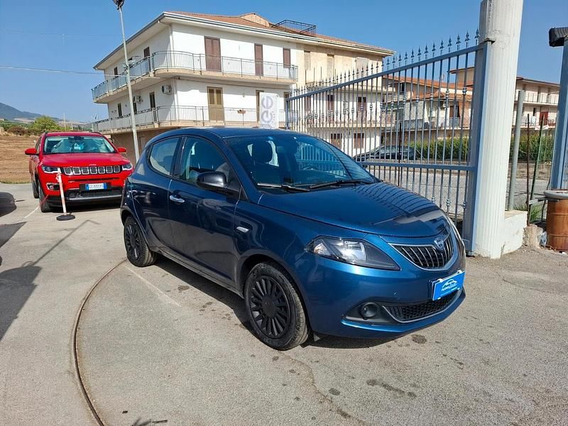 Usata Lancia Ypsilon 69 CV (50 kW) 2022 Blu Utilitaria