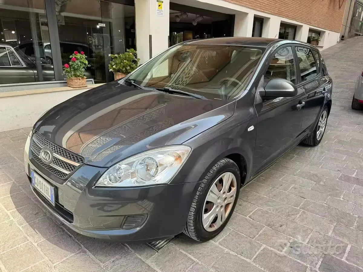 Usata Kia Ceed EX 109 CV (80 kW) 2008 Grigio Utilitaria
