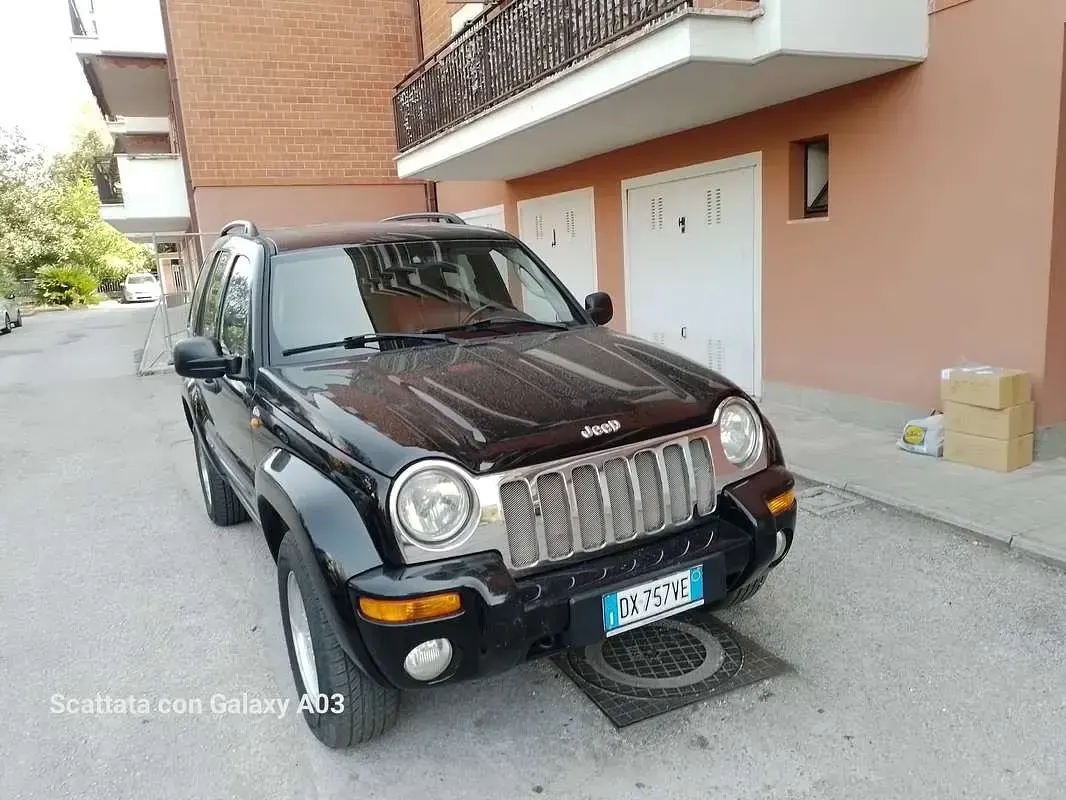 Usata Jeep Cherokee 150 CV (110 kW) 2003 Nero SUV