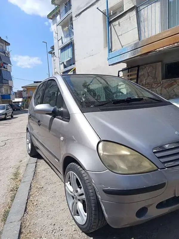 Usata Mercedes A160 Elegance 102 CV (75 kW) 1999 Argento Utilitaria