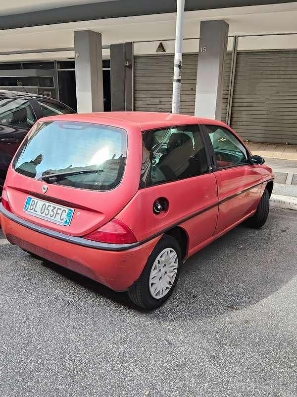 Usata Lancia Ypsilon 54 CV (39 kW) 2000 Rosso Utilitaria