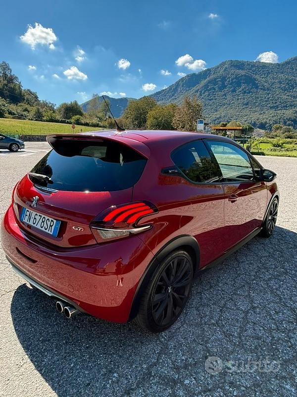 Usata Peugeot 208 GTi 208 CV (152 kW) 2018 Rosso Utilitaria