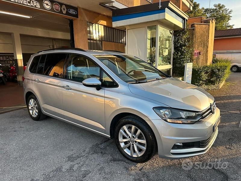 Grigio Usata 2018 VW Touran Executive Monovolume | 14.900 € (Ottimo prezzo) - Immagine 1/4
