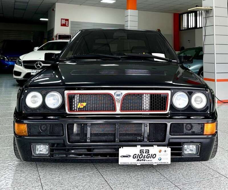 Usado Lancia Delta 205 CV (150 kW) 1992 Negro Utilitario