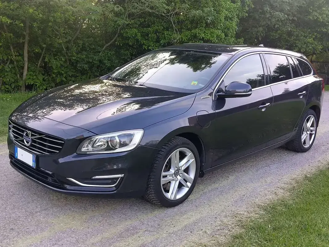Usata Volvo V60 215 CV (158 kW) 2015 Grigio Station wagon