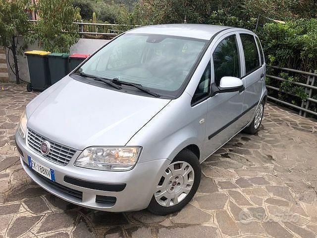 Usata Fiat Idea 95 CV (69 kW) 2011 Grigio Monovolume