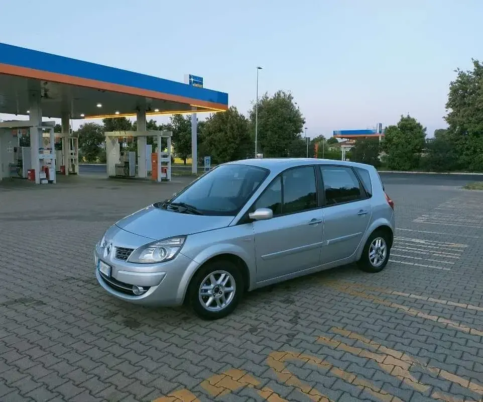 Usata Renault Scenic E-Tech 105 CV (77 kW) 2009 Argento Monovolume