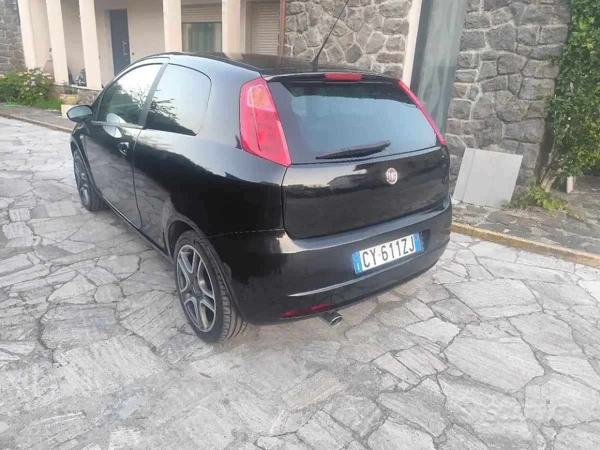 Usata Fiat Grande Punto 75 CV (55 kW) 2006 Nero Utilitaria