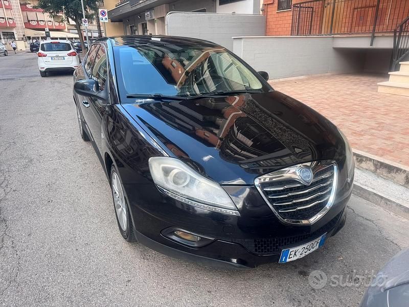 Usata Lancia Delta 105 CV (77 kW) 2011 Marrone Utilitaria