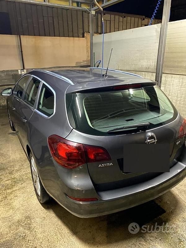 Usata Opel Astra Sport 2011 Grigio Station wagon