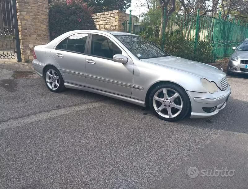Usata Mercedes C200 Sport Edition 122 CV (89 kW) 2007 Grigio Berlina