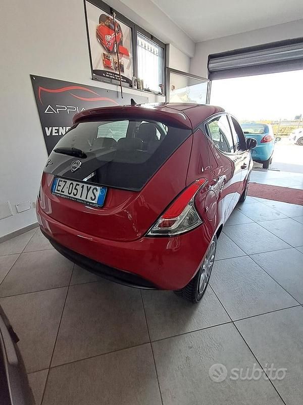 Usata Lancia Ypsilon Gold 69 CV (50 kW) 2015 Rosso Utilitaria