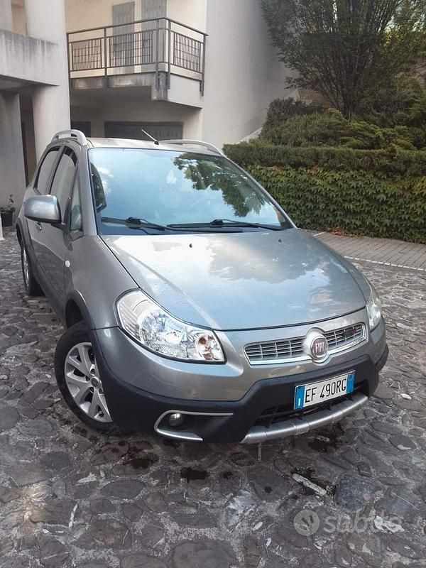 Usata Fiat Sedici 135 CV (99 kW) 2011 Grigio SUV