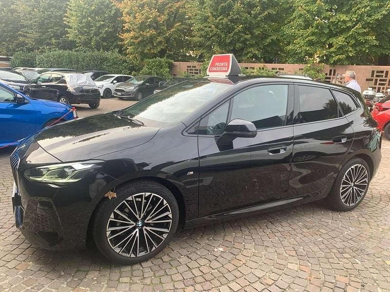 Usata BMW 218 Active Tourer M Sport 150 CV (110 kW) 2025 Black sapphire metallizzato Monovolume