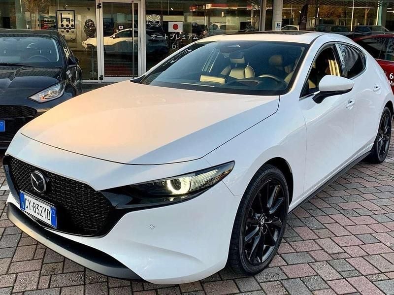 Bianco Nuova 2025 Mazda 3 Takumi-Line Tre volumi | 33.400 € (Buon prezzo) - Immagine 1/4