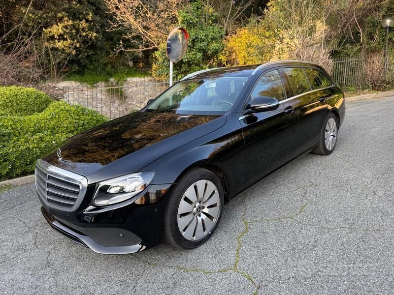 Nero Usata 2019 Mercedes E200 Station wagon | 18.870 € (Ottimo prezzo) - Immagine 1/4