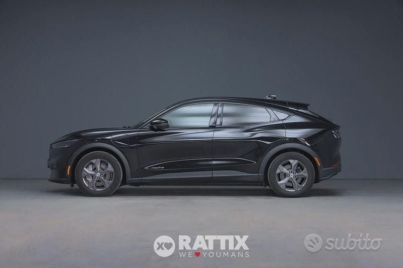 Usata Ford Mustang Standard Range 269 CV (197 kW) 2023 Absolute black Berlina