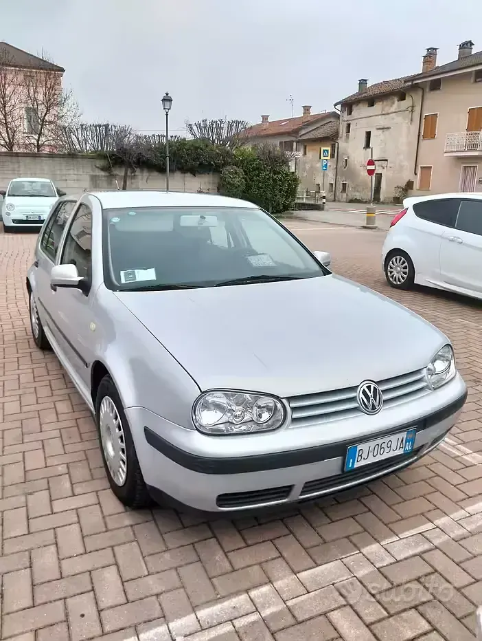 Usata VW Golf IV 90 CV (66 kW) 2000 Berlina