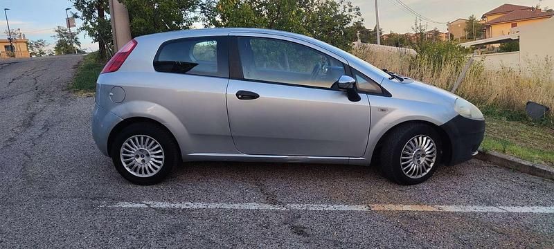 Usata Fiat Grande Punto Dynamic 75 CV (55 kW) 2006 Argento Utilitaria