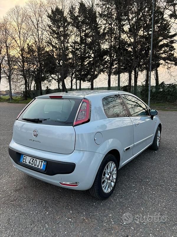 Usata Fiat Grande Punto S 69 CV (50 kW) 2011 Grigio Utilitaria