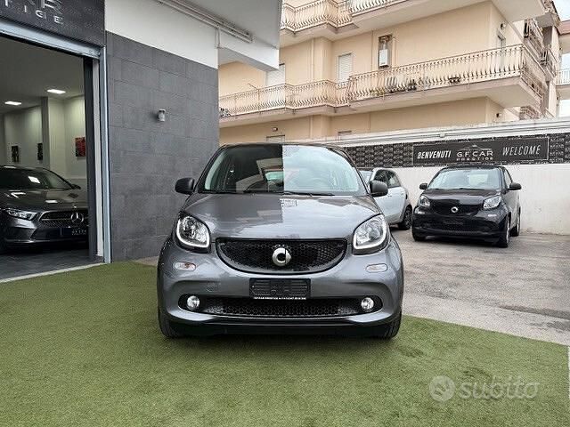Usata Smart ForFour 70 CV (51 kW) 2017 Grigio Utilitaria