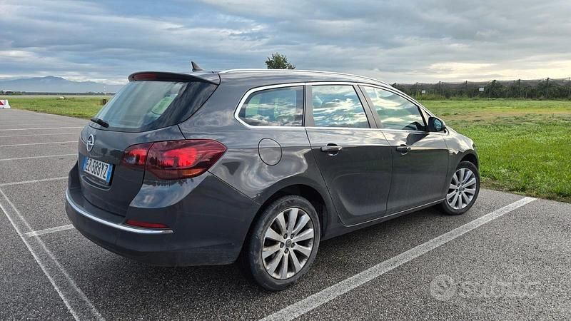 Usata Opel Astra Cosmo 140 CV (102 kW) 2015 Grigio Station wagon