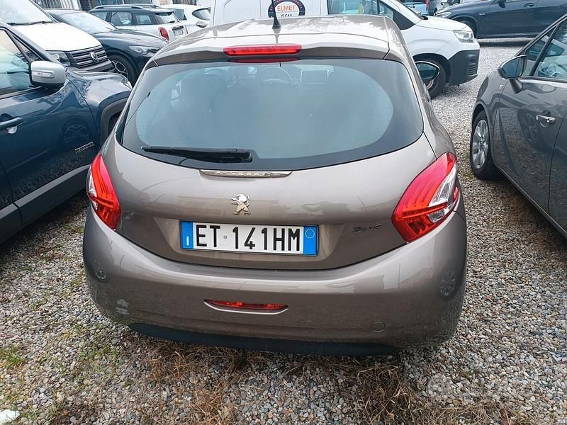 Usata Peugeot 208 Allure 82 CV (60 kW) 2013 Grigio Utilitaria