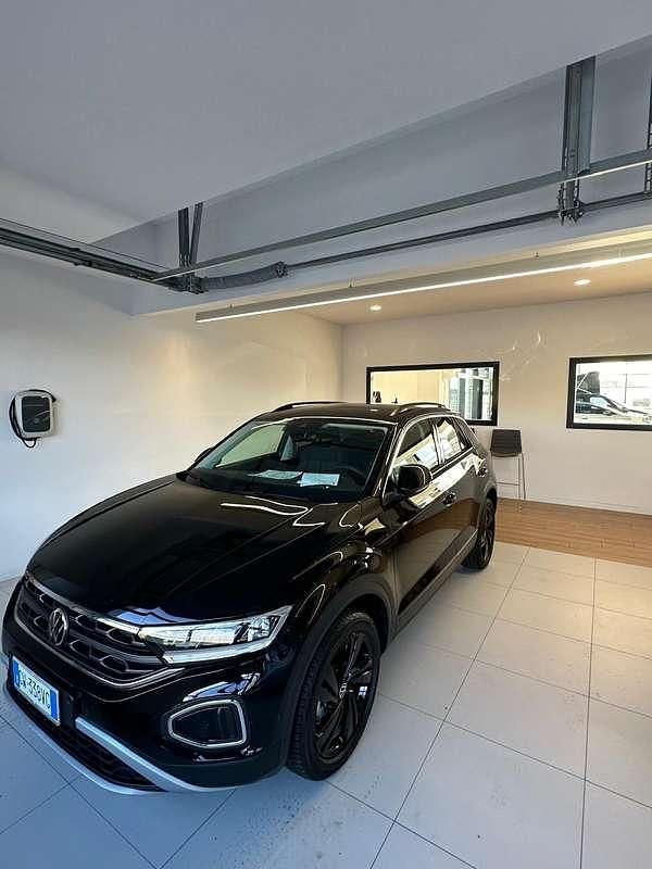 Usata VW T-Roc Sportline 116 CV (85 kW) 2025 Nero SUV