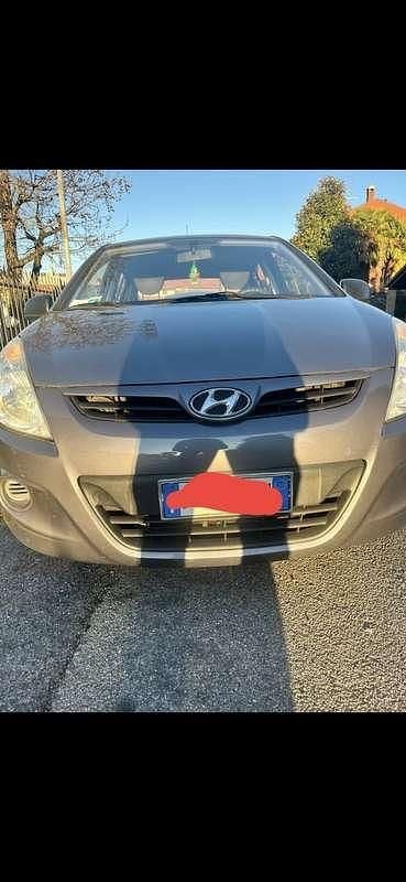 Usata Hyundai i20 67 CV (49 kW) 2011 Grigio Utilitaria