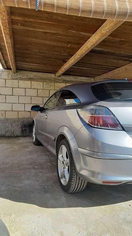 Usata Opel Astra GTC Cosmo 150 CV (110 kW) 2005 Grigio Berlina