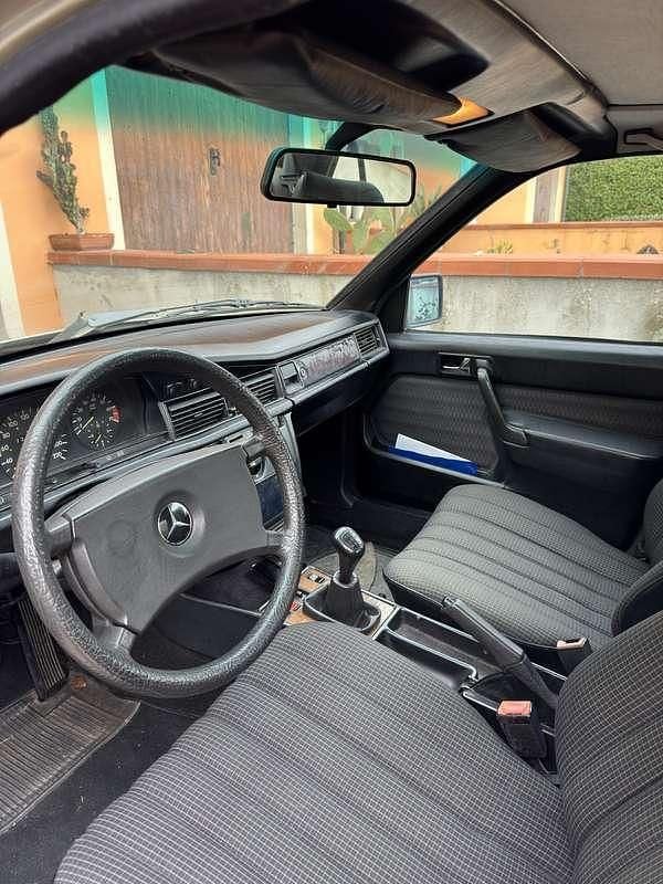 Usata Mercedes 190 122 CV (89 kW) 1984 Berlina