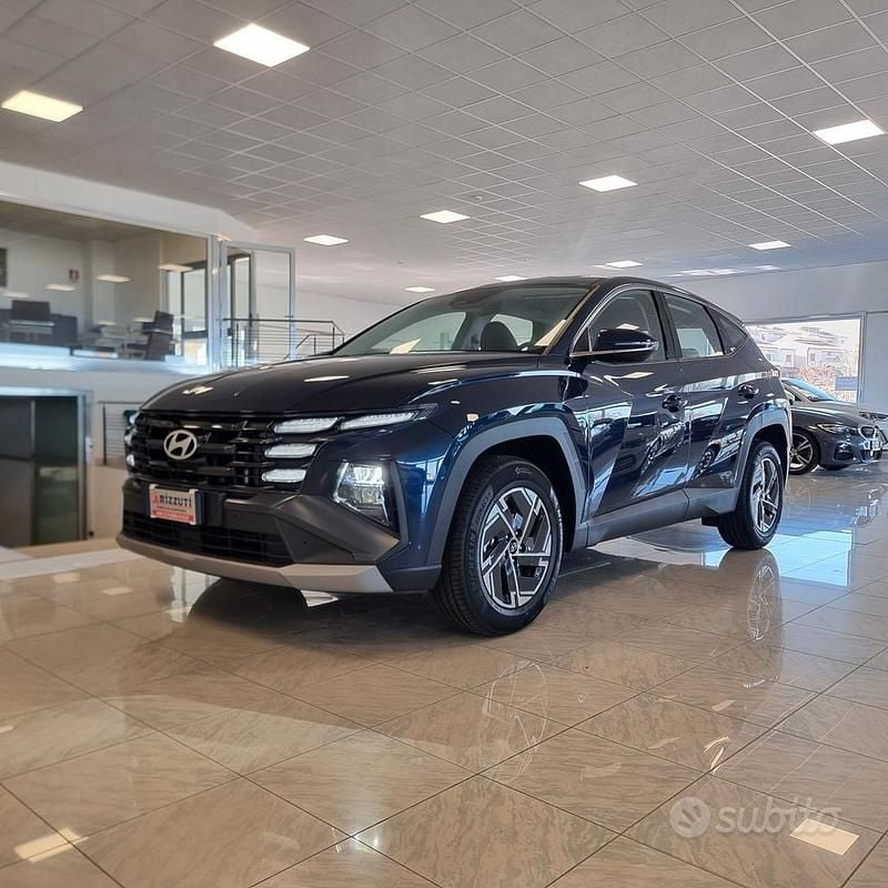 Blu Nuova 2025 Hyundai Tucson SUV | 27.900 € (Buon prezzo) - Immagine 1/4