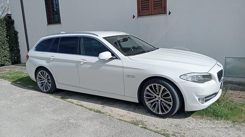Begagnad BMW 520 Efficient Dynamics 2016 Vit Kombi