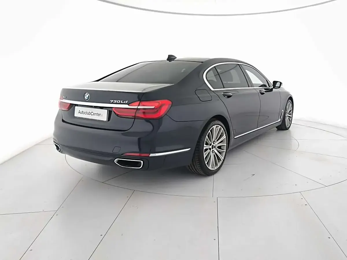 Usata BMW 730L 265 CV (194 kW) 2019 Imperial blue Berlina