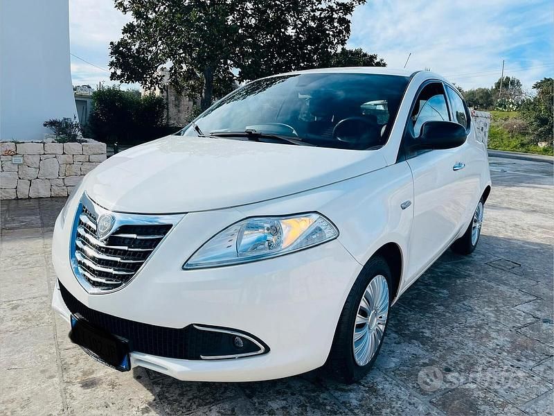 Usata Lancia Ypsilon 69 CV (50 kW) 2011 Bianco Utilitaria