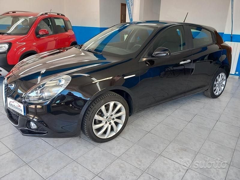 Nero Usata 2019 Alfa Romeo Giulietta Tre volumi | 11.200 € (Buon prezzo) - Immagine 1/4